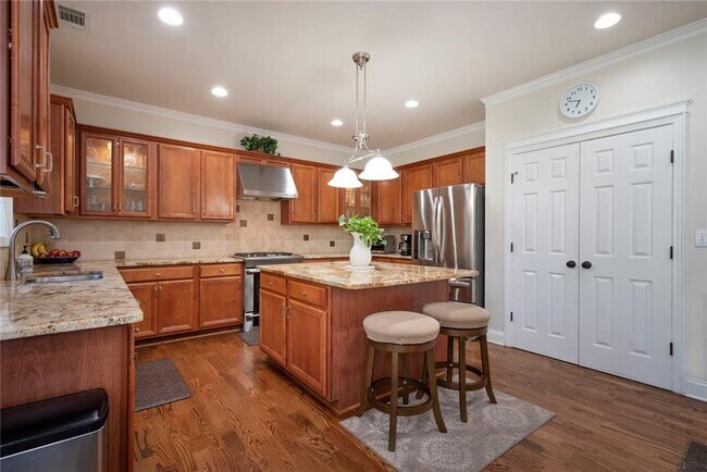 Building Photo - 1504 Belfaire Lake Tr