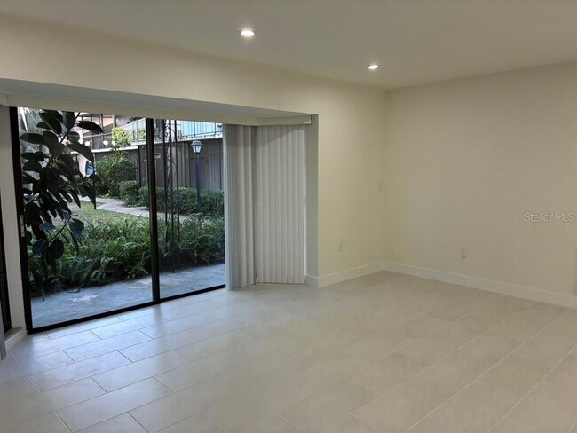 Building Photo - 5999 Village Cir N