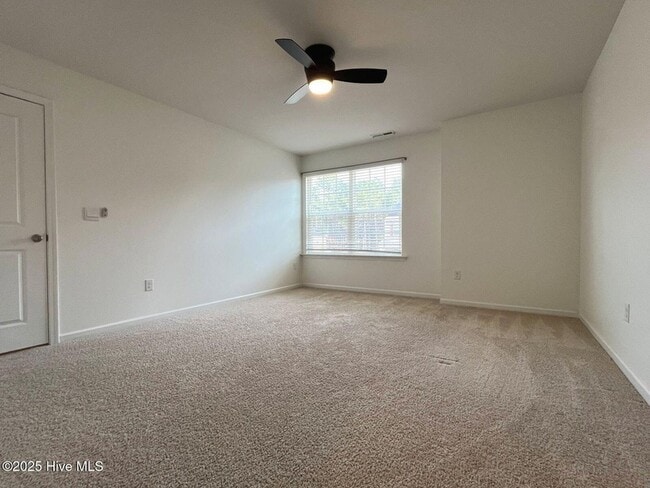 Building Photo - 275 Roberts Pl