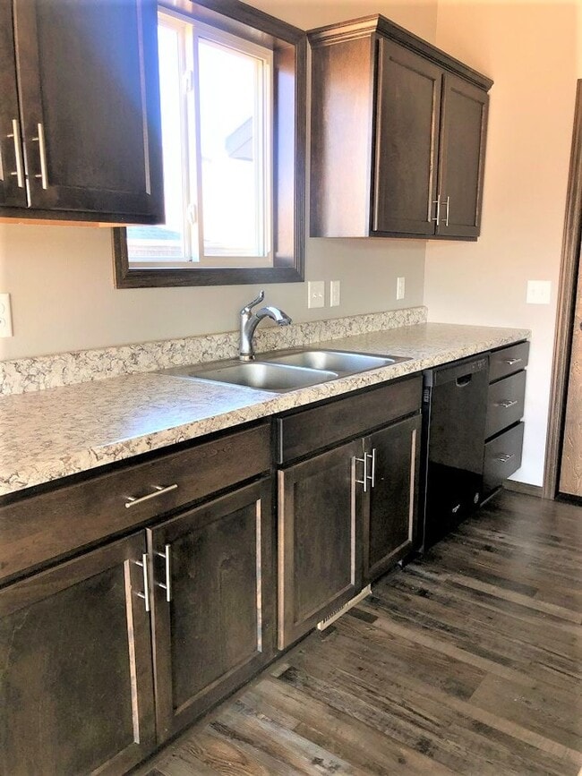 Building Photo - Spacious, Modern East Side Town Home
