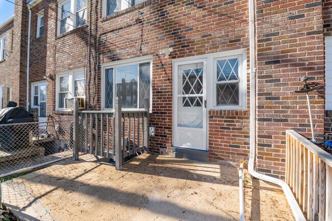 Building Photo - 4813 Midwood Ave