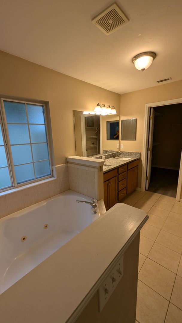Building Photo - Longleaf 3 bedroom 2 bath
