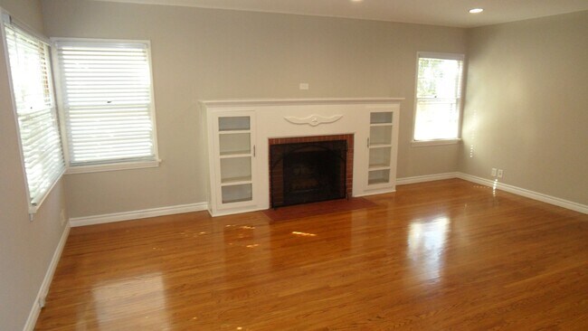Building Photo - Old Towne Orange Single-Story 2BR, 1BA w/ ...