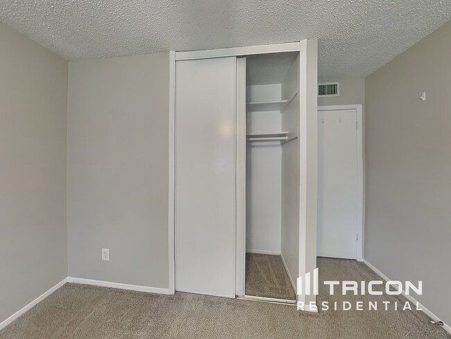 Building Photo - 304 Shelmar Dr