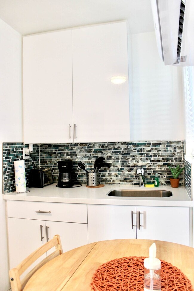 Building Photo - 329 Madison St