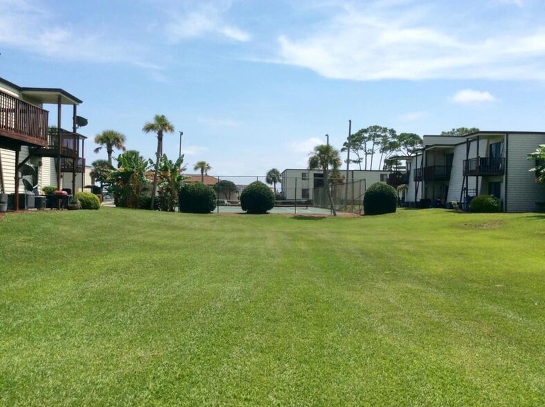 Building Photo - 308 Miracle Strip Pky SW