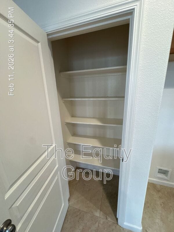 Building Photo - 4418 W Robin Ave