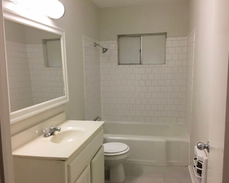 Building Photo - 1029 Wilson St