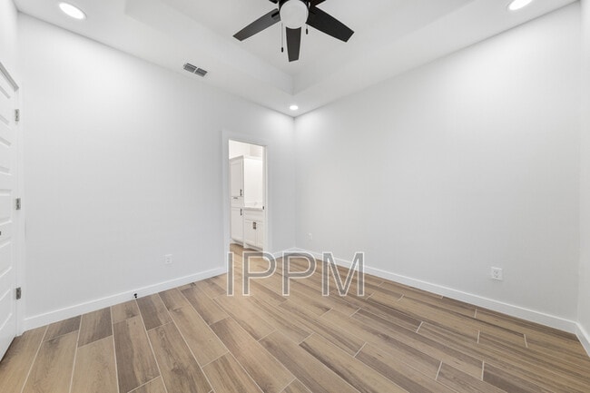 Building Photo - 318 W New Hampshire St