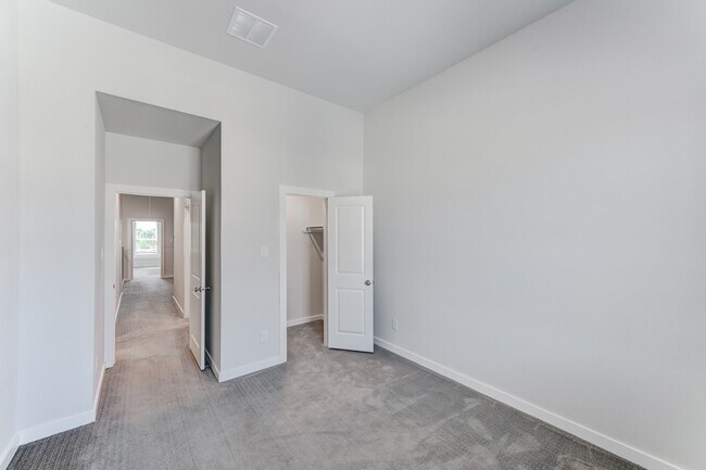 Building Photo - 6570 Scarlet Pond Ln