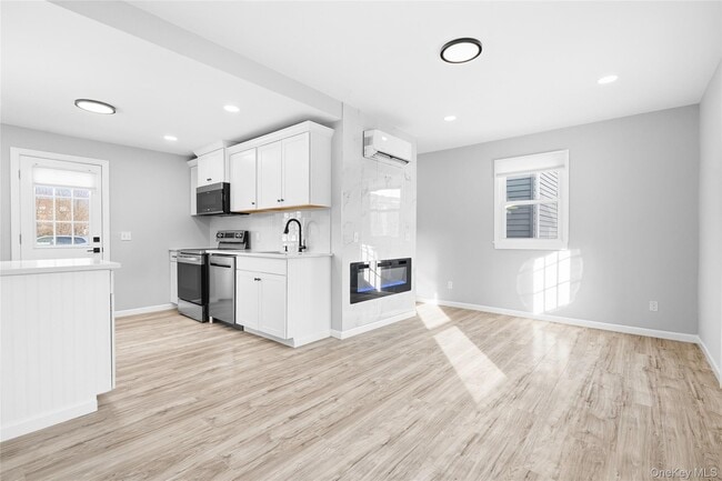 Building Photo - 78 Maple Ave