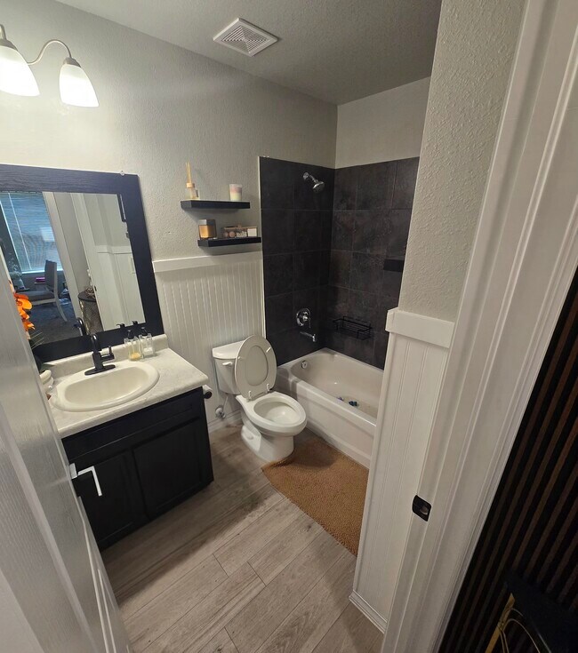 Building Photo - Mescal Bean