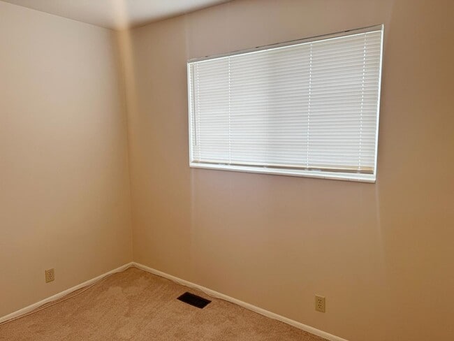 Building Photo - 193 Nicoletti Dr