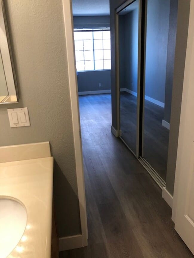 Building Photo - Beautiful 3 bedroom 2 bath Townhome across...