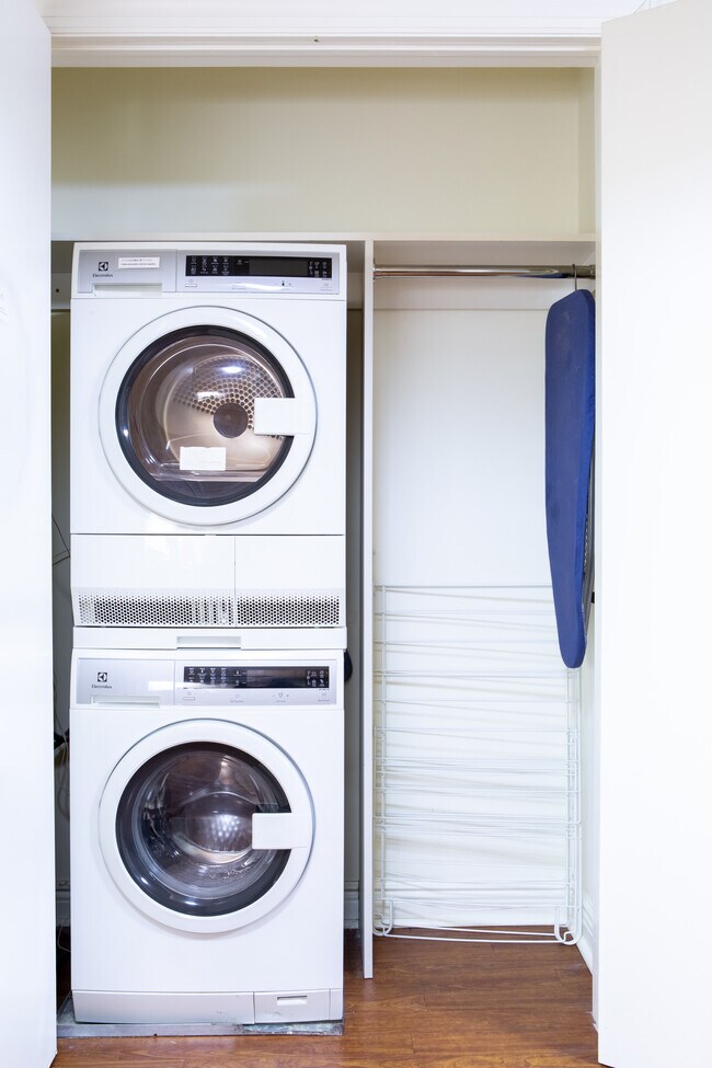 Building Photo - Park 37