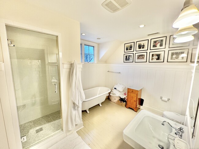 Building Photo - 9 Barclay Ct