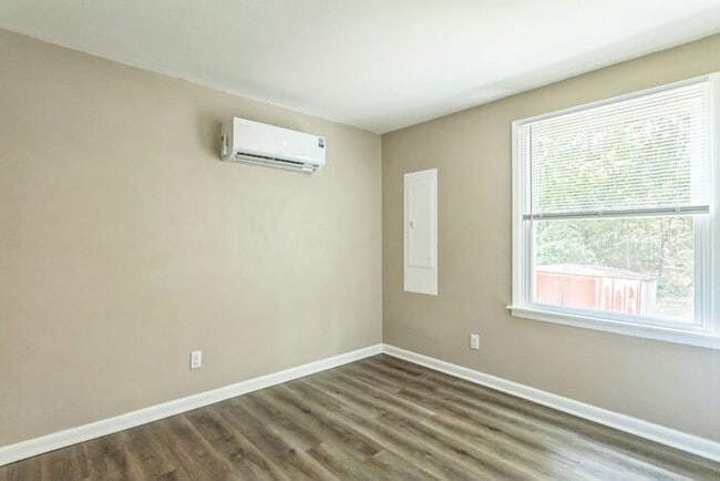 Building Photo - 47481 Southampton Dr