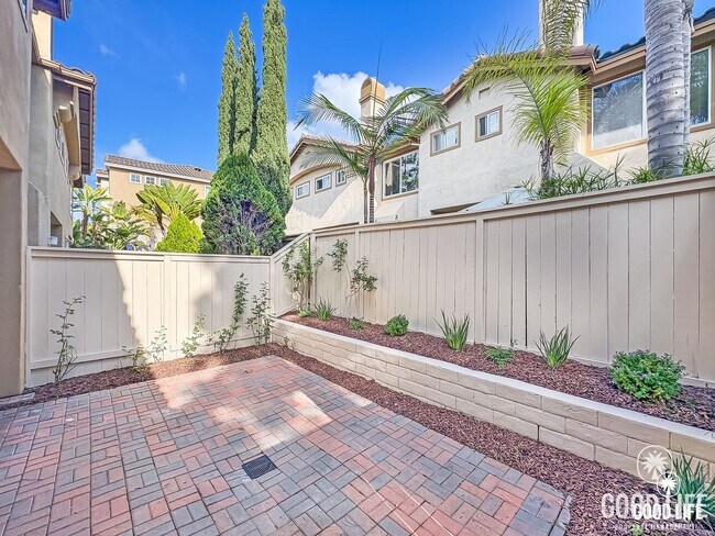 Building Photo - Modern Living with Clean Amenities