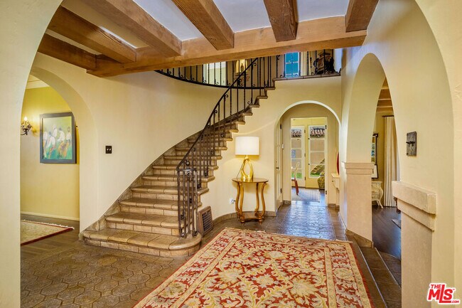 Building Photo - 500 N Las Palmas Ave