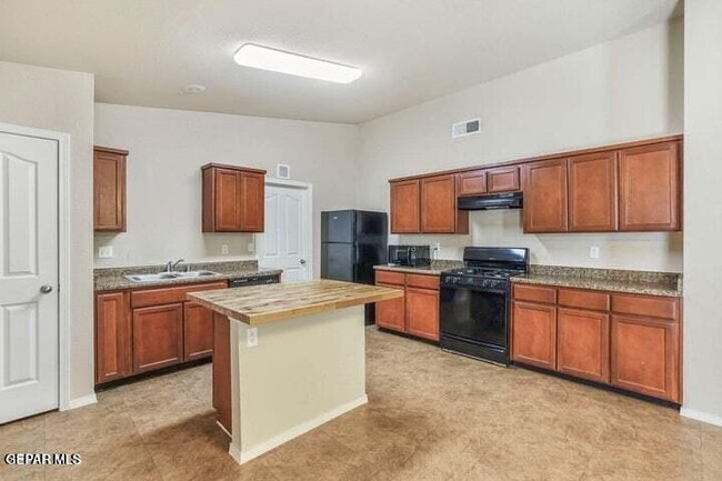 Building Photo - 7004 Datil Dr