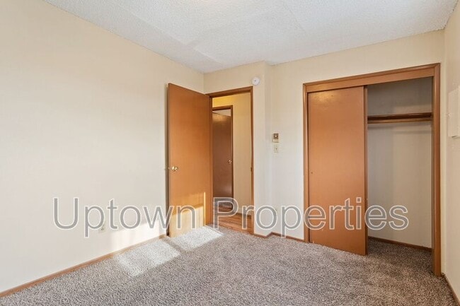 Building Photo - 8069 NE Flanders St