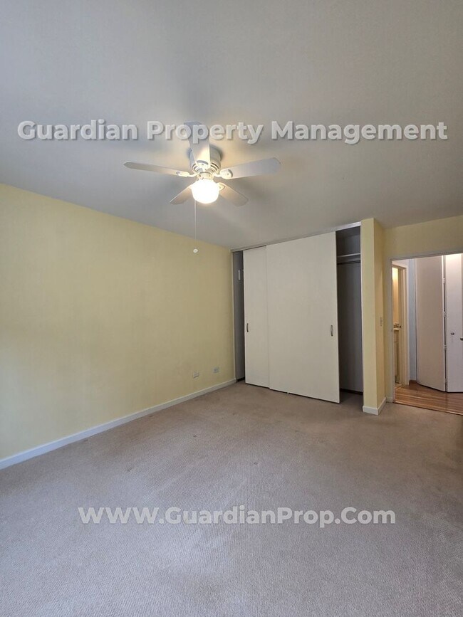 Building Photo - Dean Parkway  2bd-2ba Condo, Hardwood Floo...