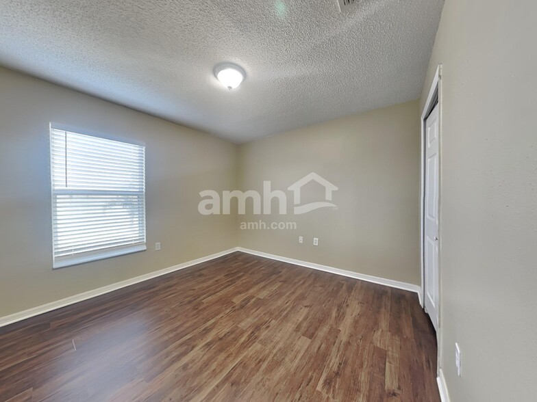 Building Photo - 12621 Lake Vista Dr