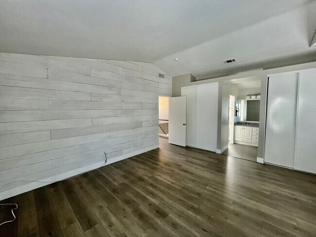 Building Photo - Nice 2 Story Family Home