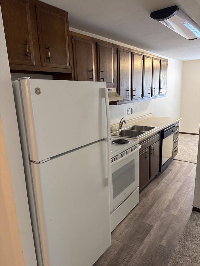 Building Photo - 5858 Anthony Pl