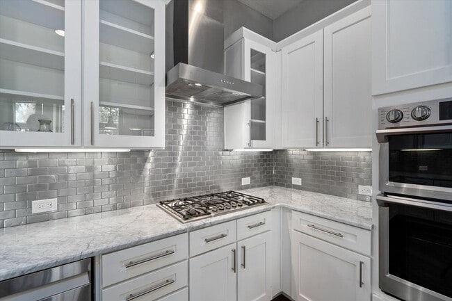 Building Photo - Modern Luxury Meets Austin Charm: 4 BR, 2.5 BA Gem