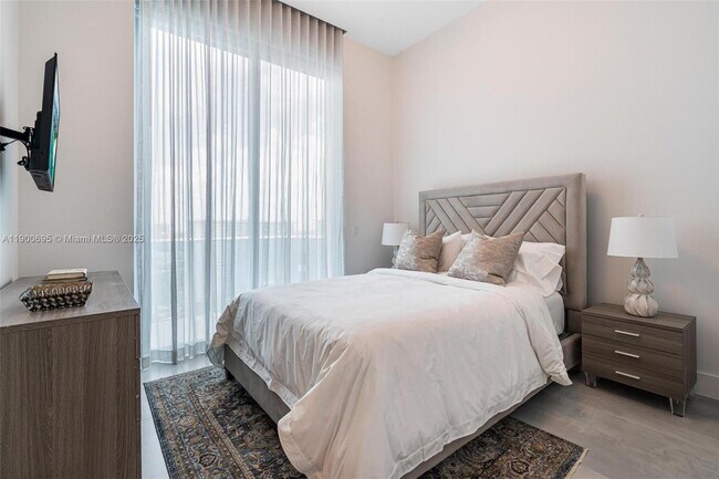 Building Photo - 17550 Collins Ave