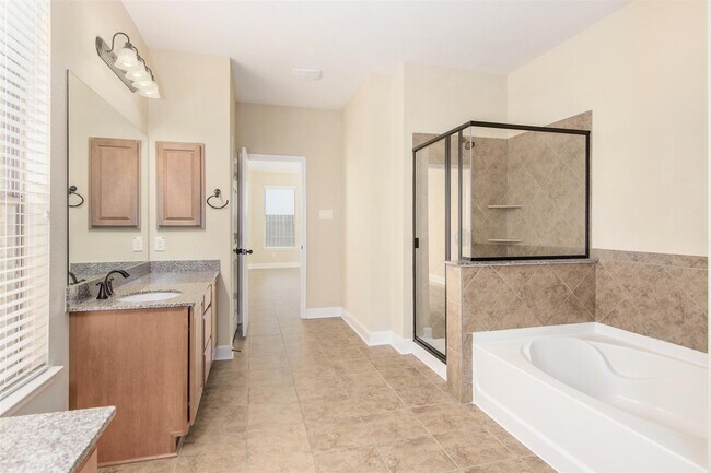 Building Photo - 26311 Parkman Grove Dr