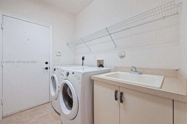 Building Photo - 15275 SW 38th St