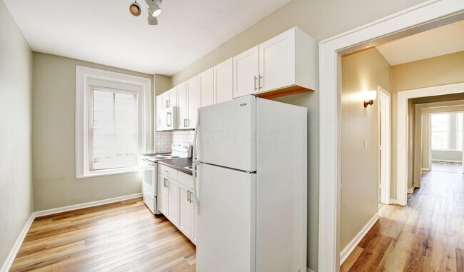 Building Photo - 804 1/2 E Main St