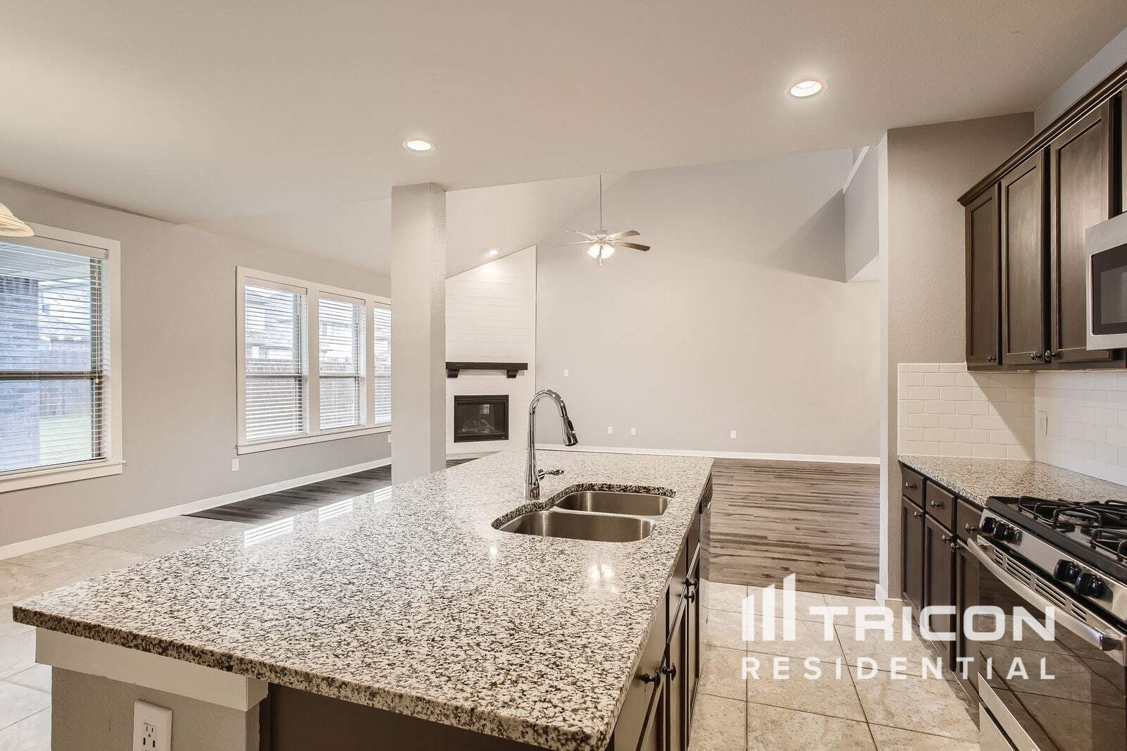Building Photo - 1620 Village Creek Dr