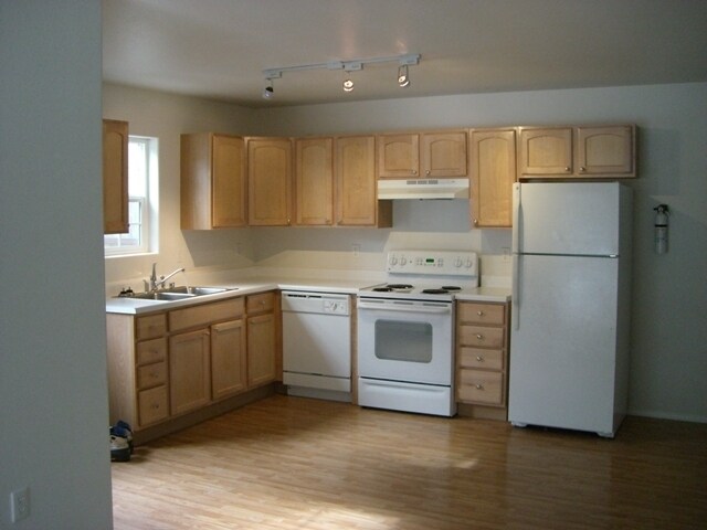 Building Photo - 1051 Lanark Dr