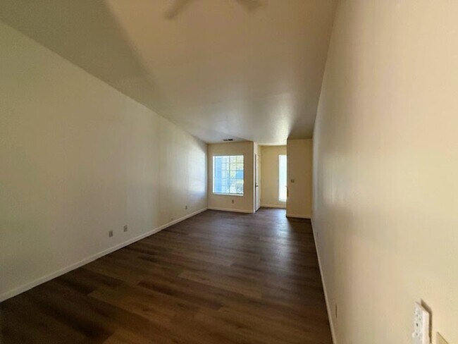 Building Photo - 1295 Alicia Cir