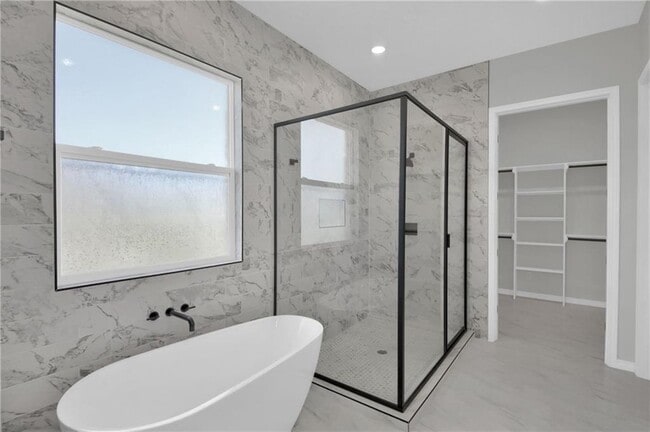 Building Photo - 303 Highlander Ct
