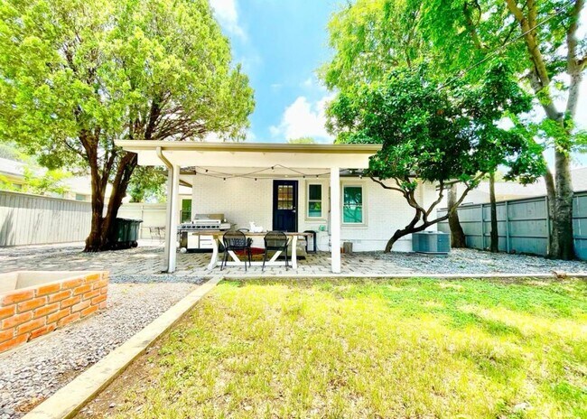 Building Photo - 6623 Kenwell St