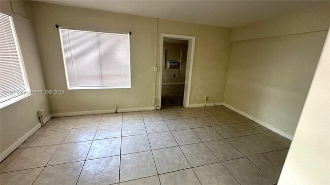 Building Photo - 2250 NE 136th St