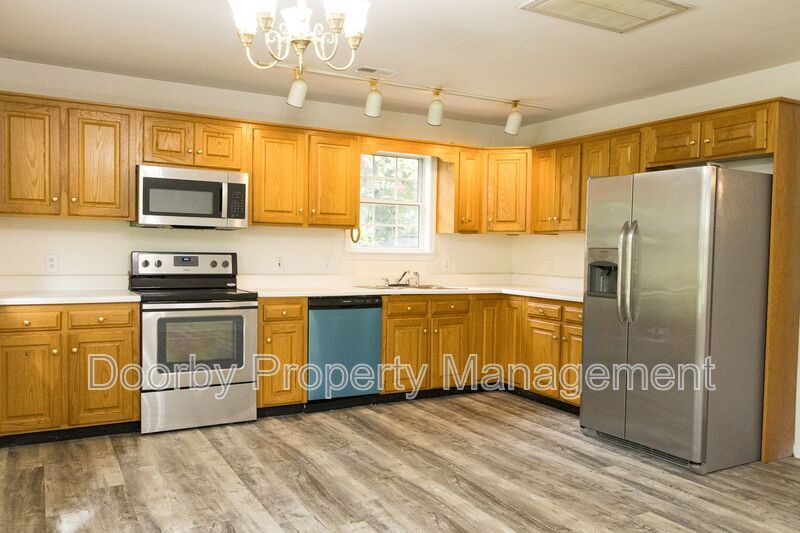 Building Photo - 1004 Roselawn Dr