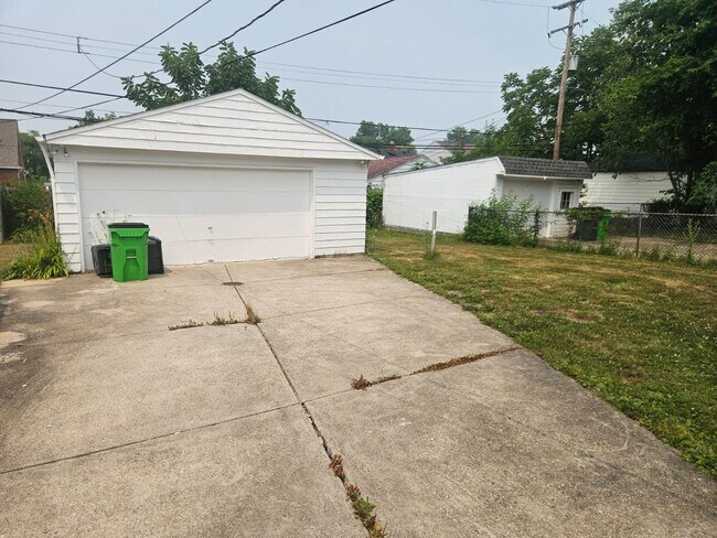 Building Photo - Spacious 3-Bedroom, 2-Bath South Euclid Home!