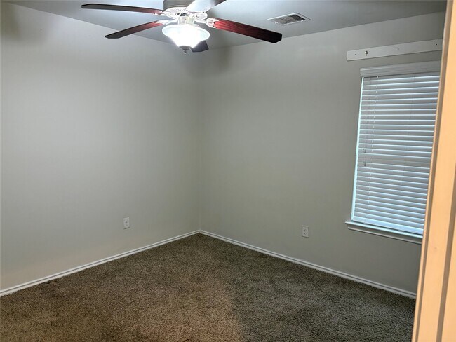 Building Photo - 24307 Hampton Terrace Ln