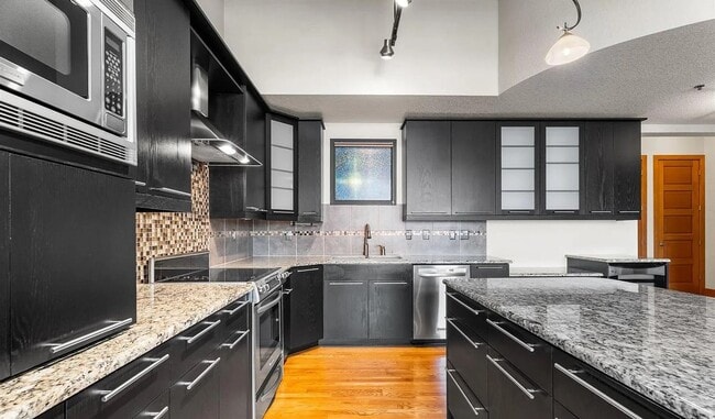 Building Photo - Luxury Old Town Loft in the Prestigious Magnolia Building