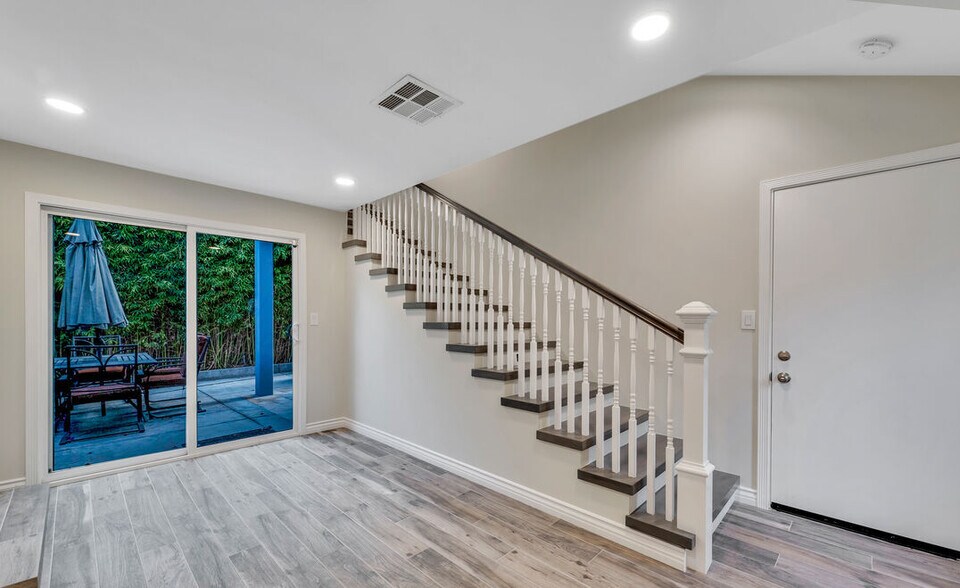 Building Photo - 4242 Van Nuys Blvd