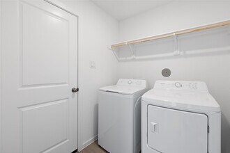 Building Photo - 16854 Great Highlands Dr