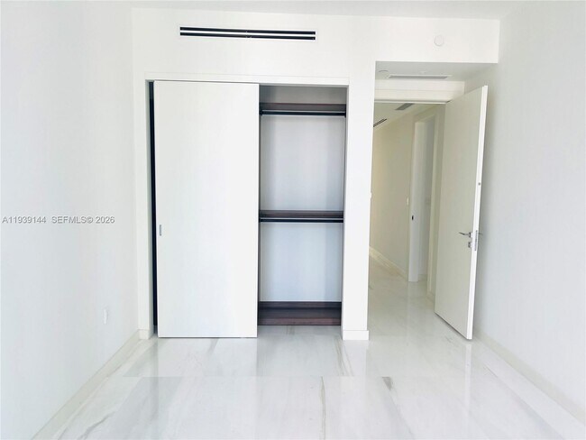 Building Photo - 300 Biscayne Blvd Way