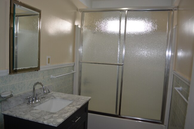 Building Photo - 1654 Miller St