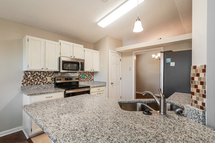 Building Photo - 449 Baybrook Dr