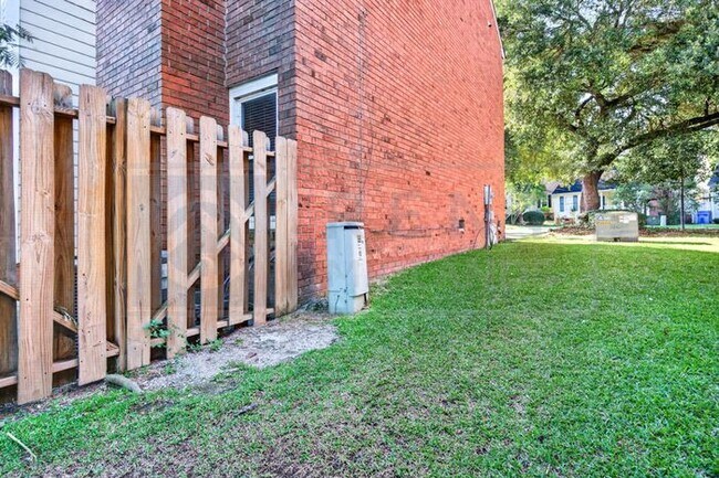 Building Photo - Beautiful Condo Available